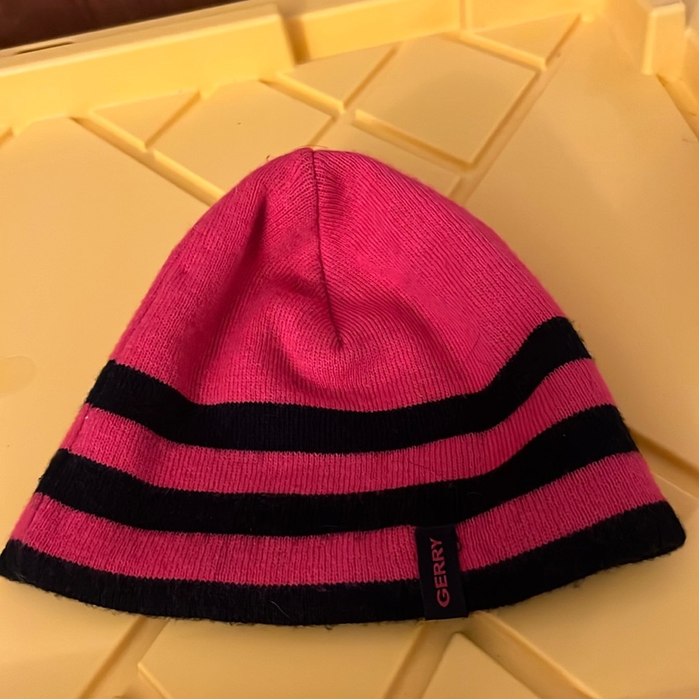 Gerry Knit Hat NWOT hot pink and black striped winter hat, reversible black gray